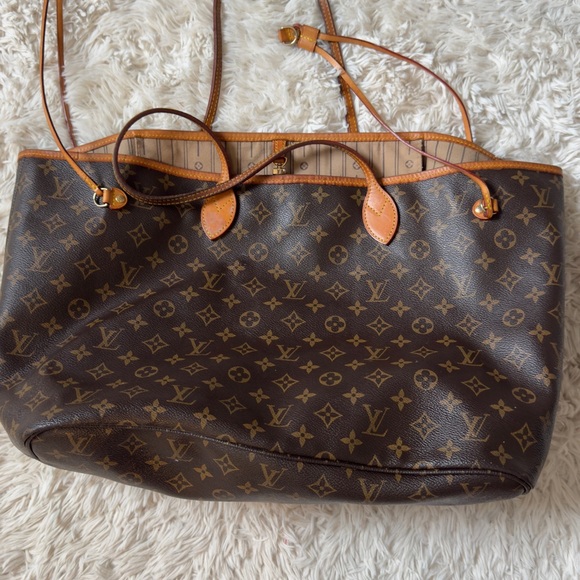 Louis Vuitton Monogram Shoulder Bag in Brown and Tan - Picture 2 of 9